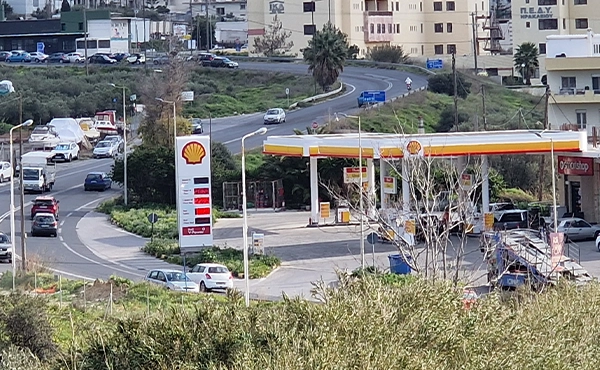 Gasolinera en la carretera de Matala, en el sur de Creta